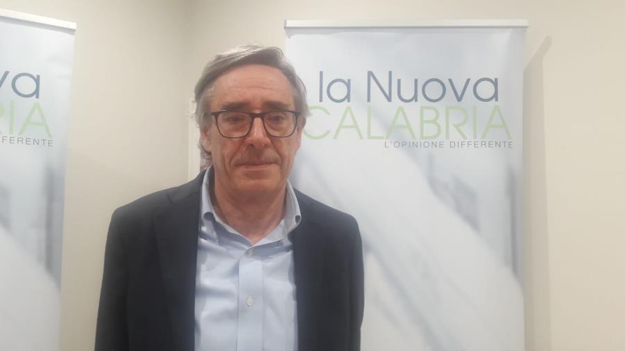 images Coronavirus. Il consigliere regionale Esposito: "Ampliare anche in Calabria la platea dei soggetti da tamponare"