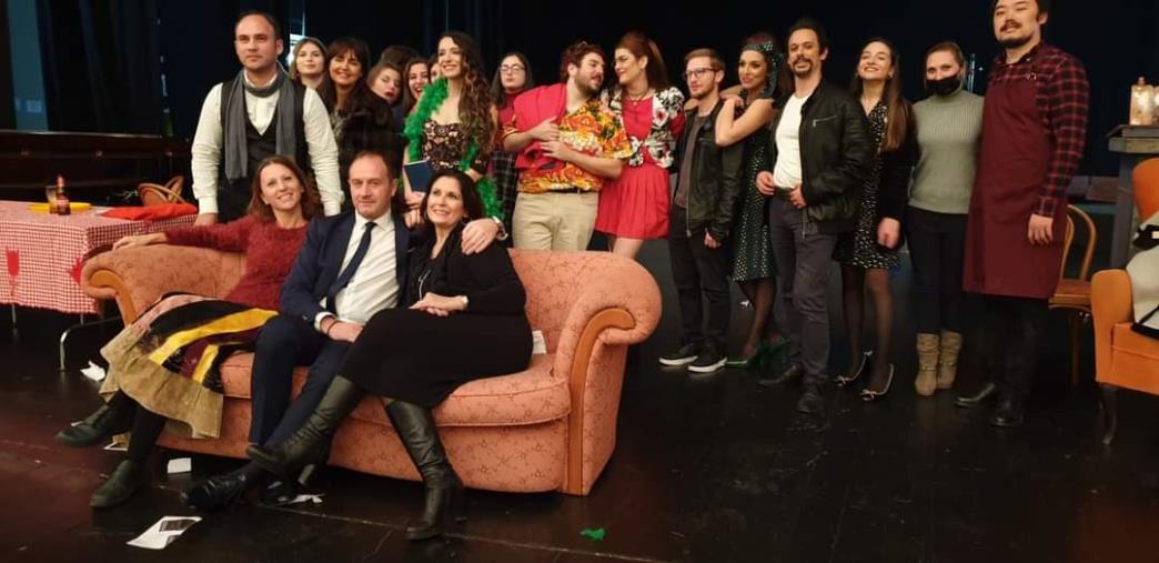 A scuola di canto lirico con il “Barbiere di Siviglia” al Teatro Politeama di Catanzaro   images A scuola di canto lirico con il “Barbiere di Siviglia” al Teatro Politeama di Catanzaro