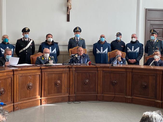 "Basso profilo". 'Ndrangheta e colletti bianchi nella rete della Dda: 50 arresti. Gli indagati sono 82 (I NOMI) images "Basso profilo". 'Ndrangheta e colletti bianchi nella rete della Dda: 50 arresti. Gli indagati sono 82 (I NOMI)
