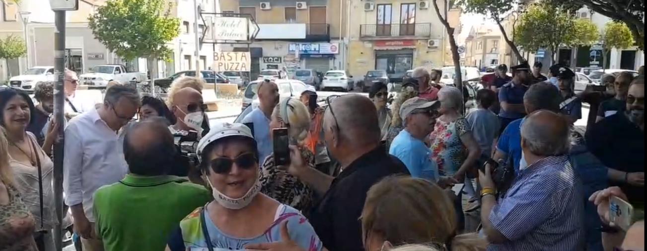 Depuratore Catanzaro, a Lido la protesta per dire "Basta puzza": "Vogliamo un nuovo impianto" images Depuratore Catanzaro, a Lido la protesta per dire "Basta puzza": "Vogliamo un nuovo impianto"