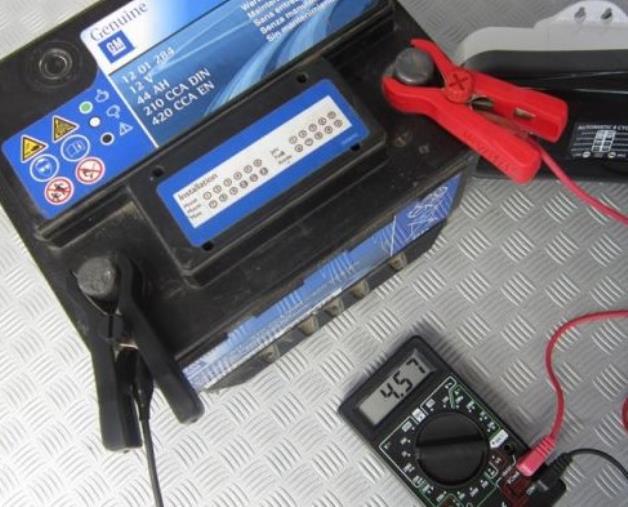 images Vigili del Fuoco. La denuncia dell'Usb: "Rischiano di rimanere a piedi per scarsa manutenzione dei mezzi"