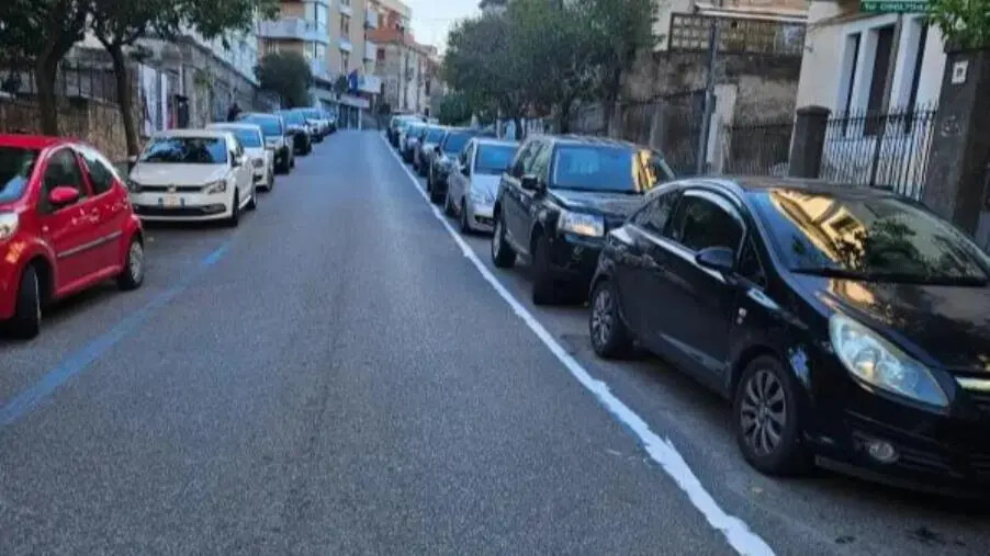 images Via Milano, nuova tinteggiatura abusiva: AMC denuncia il danneggiamento degli stalli blu&nbsp;&nbsp;