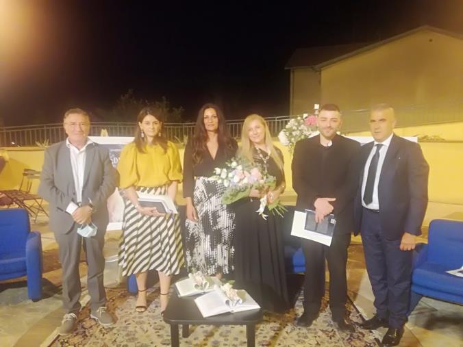 Varapodio, presentato il libro “E io tra di voi: diario di paura liquida da Covid-19” della psicologa e scrittrice Raffaela Condello images Varapodio, presentato il libro “E io tra di voi: diario di paura liquida da Covid-19” della psicologa e scrittrice Raffaela Condello