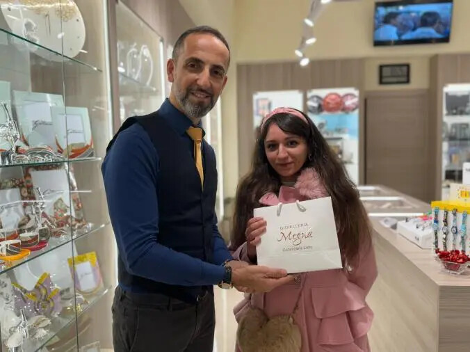 La Gioielleria Megna premia i vincitori del FantaSanremo de "La Nuova Calabria" (VIDEO) images La Gioielleria Megna premia i vincitori del FantaSanremo de "La Nuova Calabria" (VIDEO)