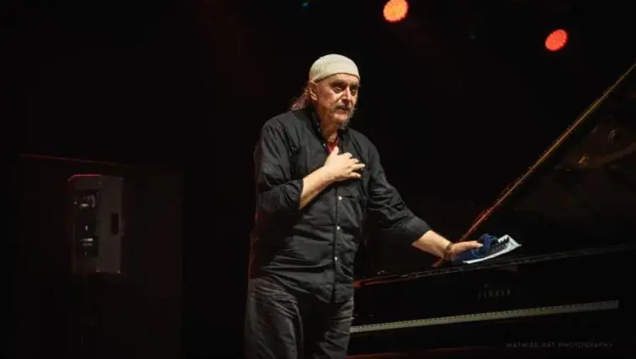 images Il “Mestre" brasiliano Egberto Gismonti trionfa a Sibari