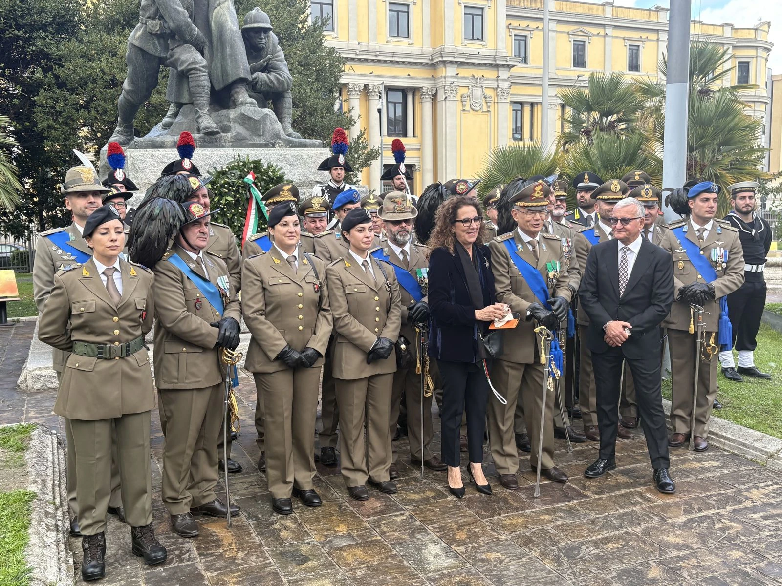 Giorno dell’Unità nazionale, Catanzaro rende omaggio ai caduti e celebra le Forze Armate