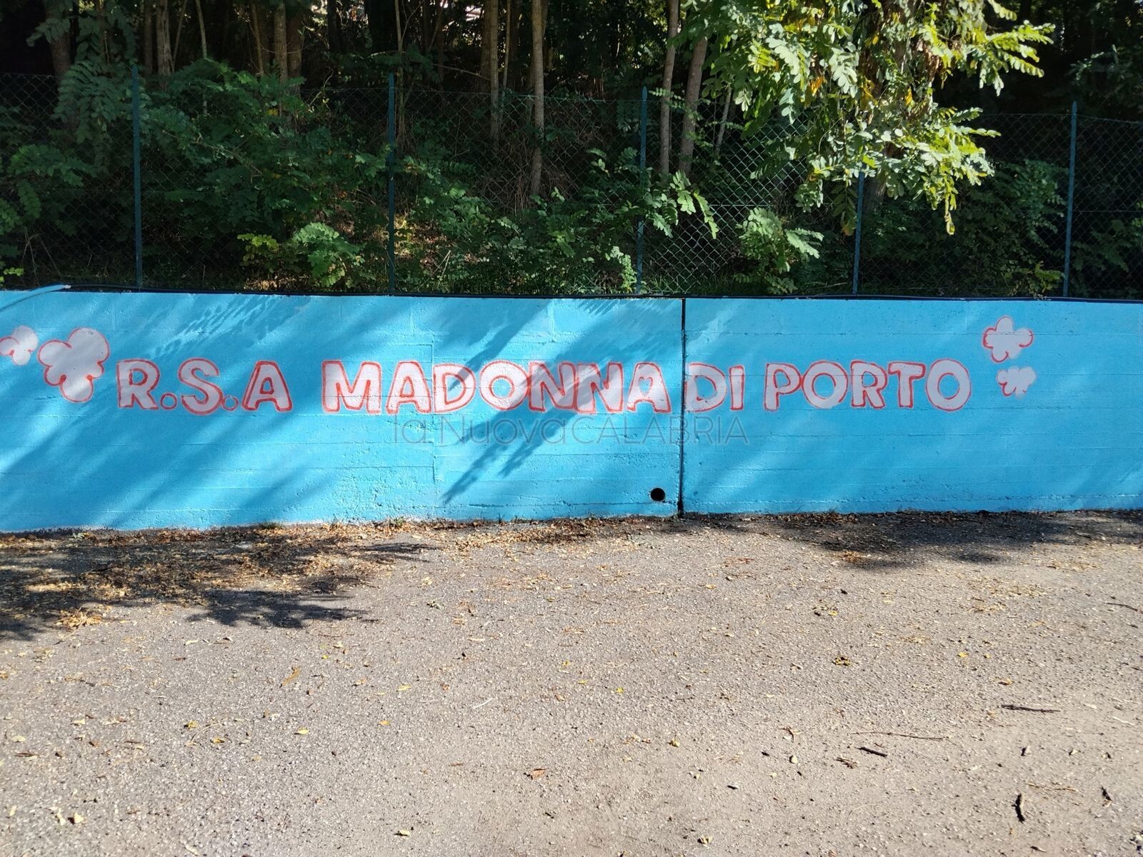 "Nonni a Colori": l'Rsa Madonna di Porto trasforma il muro d'ingresso in arte e collettività images "Nonni a Colori": l'Rsa Madonna di Porto trasforma il muro d'ingresso in arte e collettività