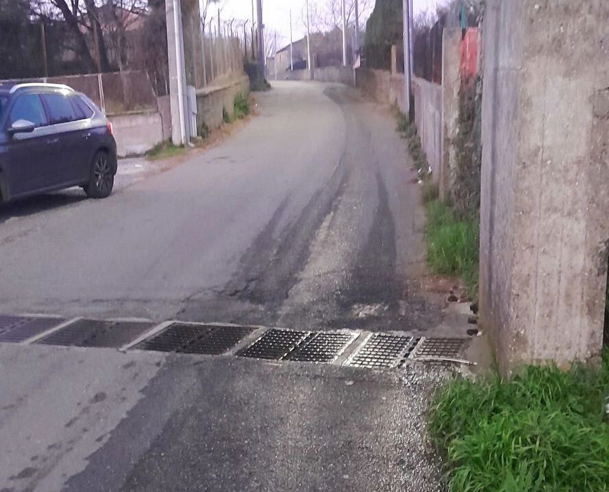 Catanzaro, "2 perdite idriche in via Lenza": la segnalazione di Elio Mauro (Ponte Morandi) images Catanzaro, "2 perdite idriche in via Lenza": la segnalazione di Elio Mauro (Ponte Morandi)