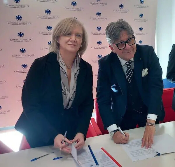 Protocollo d'intesa tra Confcommercio e Astarte, Falbo: "Vicini alle donne vittime di violenza" images Protocollo d'intesa tra Confcommercio e Astarte, Falbo: "Vicini alle donne vittime di violenza"