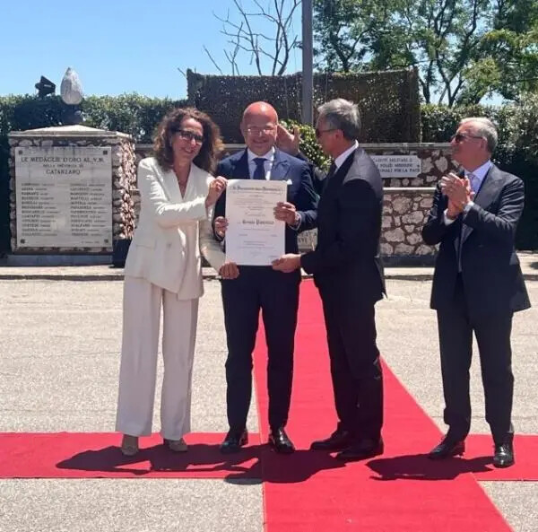 Il Questore della provincia di Crotone Renato Panvino è stato nominato Cavaliere della Repubblica images Il Questore della provincia di Crotone Renato Panvino è stato nominato Cavaliere della Repubblica