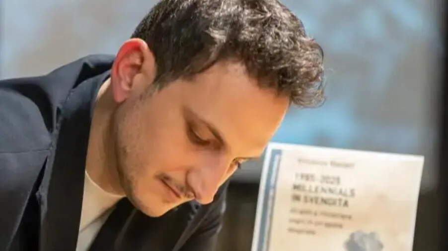 "Millennials in svendita, 40 anni a rincorrere sogni": presentato il libro del catanzarese Vincenzo Ranieri images "Millennials in svendita, 40 anni a rincorrere sogni": presentato il libro del catanzarese Vincenzo Ranieri