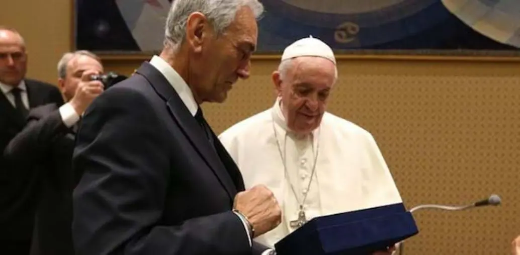 La Figc piange la scomparsa di Papa Francesco, Gravina: "Esempio di carità cristiana, sempre vicino al mondo del calcio" images La Figc piange la scomparsa di Papa Francesco, Gravina: "Esempio di carità cristiana, sempre vicino al mondo del calcio"
