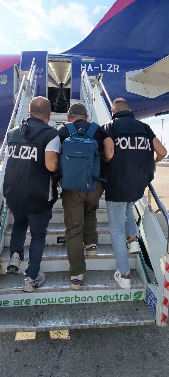 Crotone: la Polizia rimpatria un cittadino extracomunitario irregolare images Crotone: la Polizia rimpatria un cittadino extracomunitario irregolare