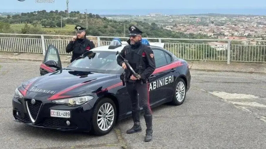 images Controlli dei carabinieri a Cirò Marina: una denuncia per detenzione ai fini di spaccio di cocaina