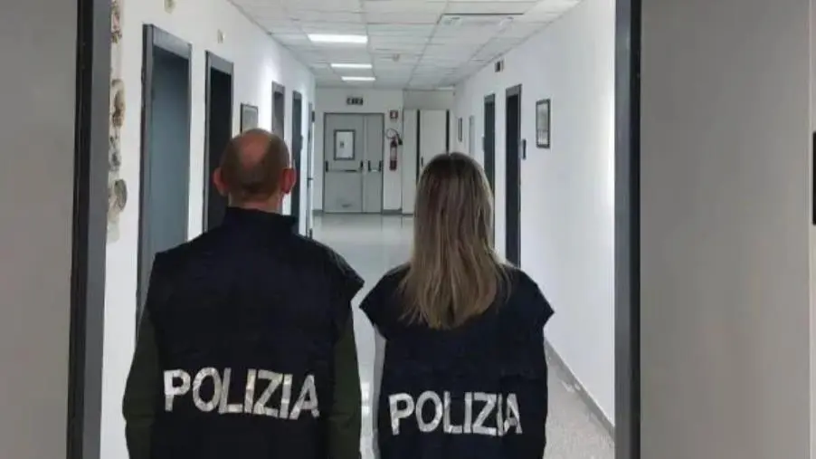 Reggio, espulso Imam irregolare sul territorio nazionale: predicava l'islamismo images Reggio, espulso Imam irregolare sul territorio nazionale: predicava l'islamismo