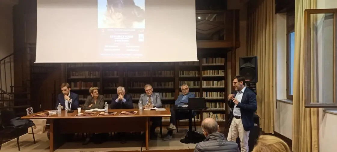 Catanzaro, presentato “Le guance rosse” di Carlo Scalfaro: un libro su “una donna che resiste, ma alla fine vince” images Catanzaro, presentato “Le guance rosse” di Carlo Scalfaro: un libro su “una donna che resiste, ma alla fine vince”