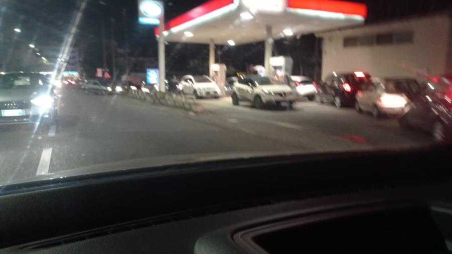 Catanzaro, pompe di benzina prese d'assalto  images Catanzaro, pompe di benzina prese d'assalto