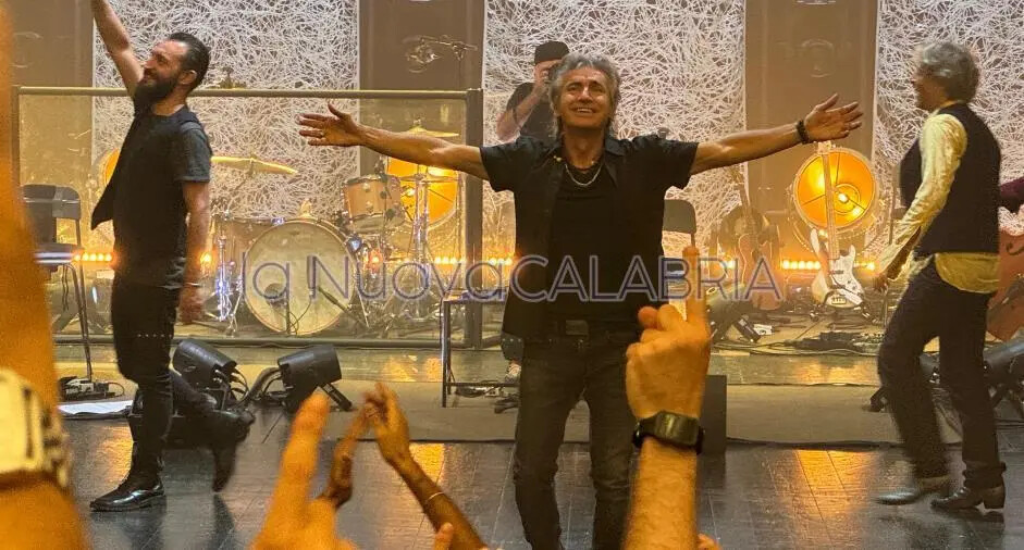 Ligabue infiamma il Politeama di Catanzaro: ultima data al Sud del suo tour nei teatri images Ligabue infiamma il Politeama di Catanzaro: ultima data al Sud del suo tour nei teatri