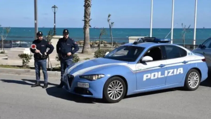 Crotone: arrestato uomo per maltrattamenti in famiglia, ai domiciliari una donna per stalking images Crotone: arrestato uomo per maltrattamenti in famiglia, ai domiciliari una donna per stalking