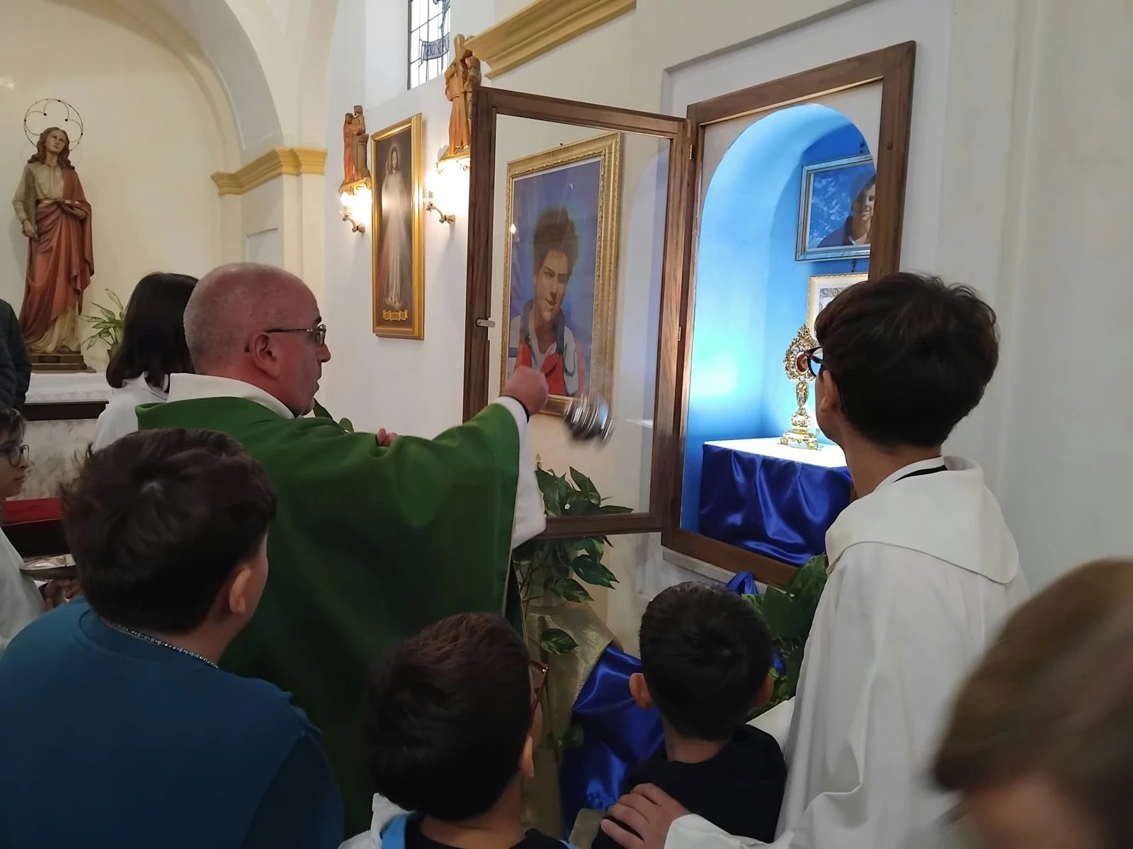 Decollatura celebra San Carlo Acutis: una reliquia nella chiesa di Casenove