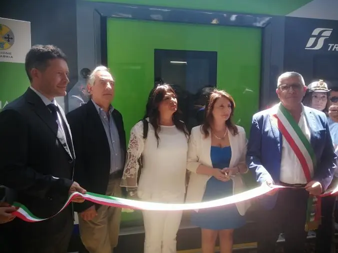 Trenitalia, il secondo regionale Blues viaggia sui binari della Calabria images Trenitalia, il secondo regionale Blues viaggia sui binari della Calabria