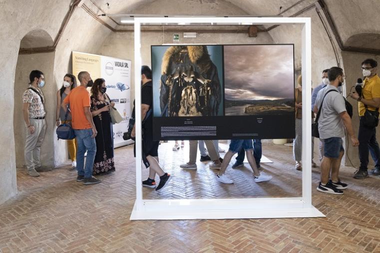 images “Vanishing Languages”, al Castello Aragonese di Reggio Calabria la mostra della fotoreporter internazionale Lynn Johnson