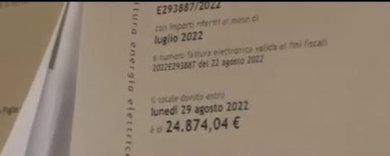 images Catanzaro, un bar a Lido: "Aumento del 400% della bolletta elettrica. Non posso pagarla"