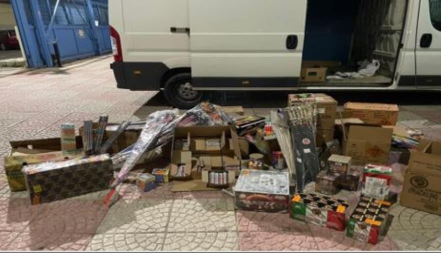 Crotone, sequestrati 70 kg di botti illegali ad una donna cinese images Crotone, sequestrati 70 kg di botti illegali ad una donna cinese
