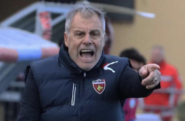Cosenza, Braglia: “Buona prova contro squadra importante. Riviere e Machach di altra categoria” images Cosenza, Braglia: “Buona prova contro squadra importante. Riviere e Machach di altra categoria”