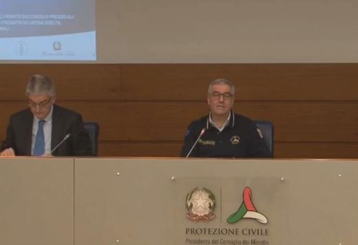 images Coronavirus. 4.825 vittime, 793 in un giorno. 42.681 infetti (ELENCO PER REGIONE)