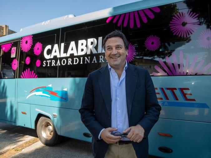 images Presentati i nuovi bus che collegheranno gli aeroporti e le località turistiche calabresi 