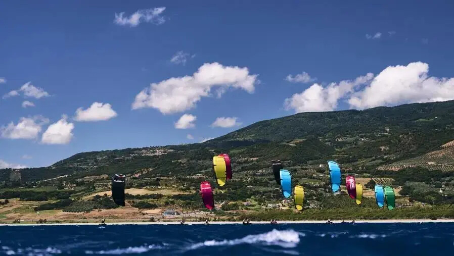 images Seconda Giornata dei Mondiali di Kitesurf a Gizzeria, Julio Houze primo posto nella categoria youth