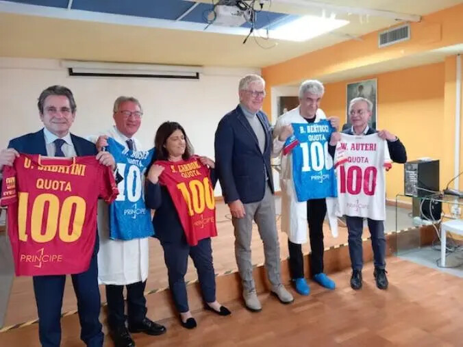 100 procedure Stroke, Noto consegna 5 maglie del Catanzaro a Radiologia interventistica images 100 procedure Stroke, Noto consegna 5 maglie del Catanzaro a Radiologia interventistica