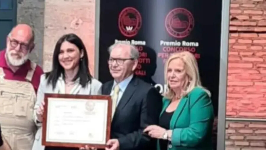 images Catanzaro, primo posto al "Premio Roma" per i Grissini alla cipolla rossa di Tropea del panificio Tassone