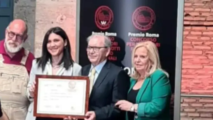 Catanzaro, primo posto al "Premio Roma" per i Grissini alla cipolla rossa di Tropea del panificio Tassone images Catanzaro, primo posto al "Premio Roma" per i Grissini alla cipolla rossa di Tropea del panificio Tassone