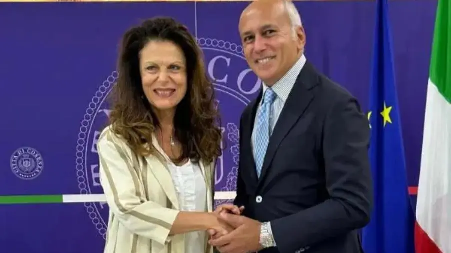 images Cosenza, il neo prefetto Rosa Maria Padovano in visita a Palazzo dei Bruzi