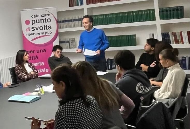images Giovani, università, scuola e lavoro: "Catanzaro punto di Svolta" avvia il confronto per costruire nuove opportunità