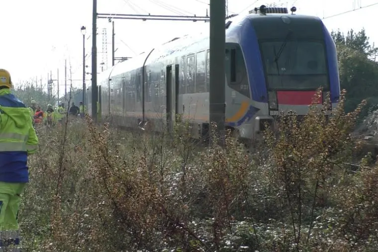 Tragedia sfiorata nel Reggino, due minorenni investiti da un treno: stanno bene images Tragedia sfiorata nel Reggino, due minorenni investiti da un treno: stanno bene