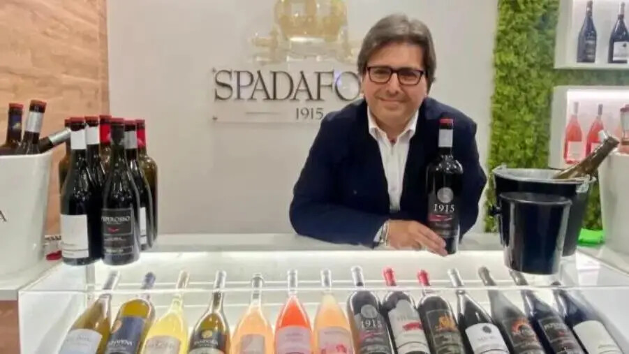 images Il Terroir di Spadafora 1915 affascina il Vinitaly 2024: "Il vino va raccontato puntando sull'identità delle etichette"

