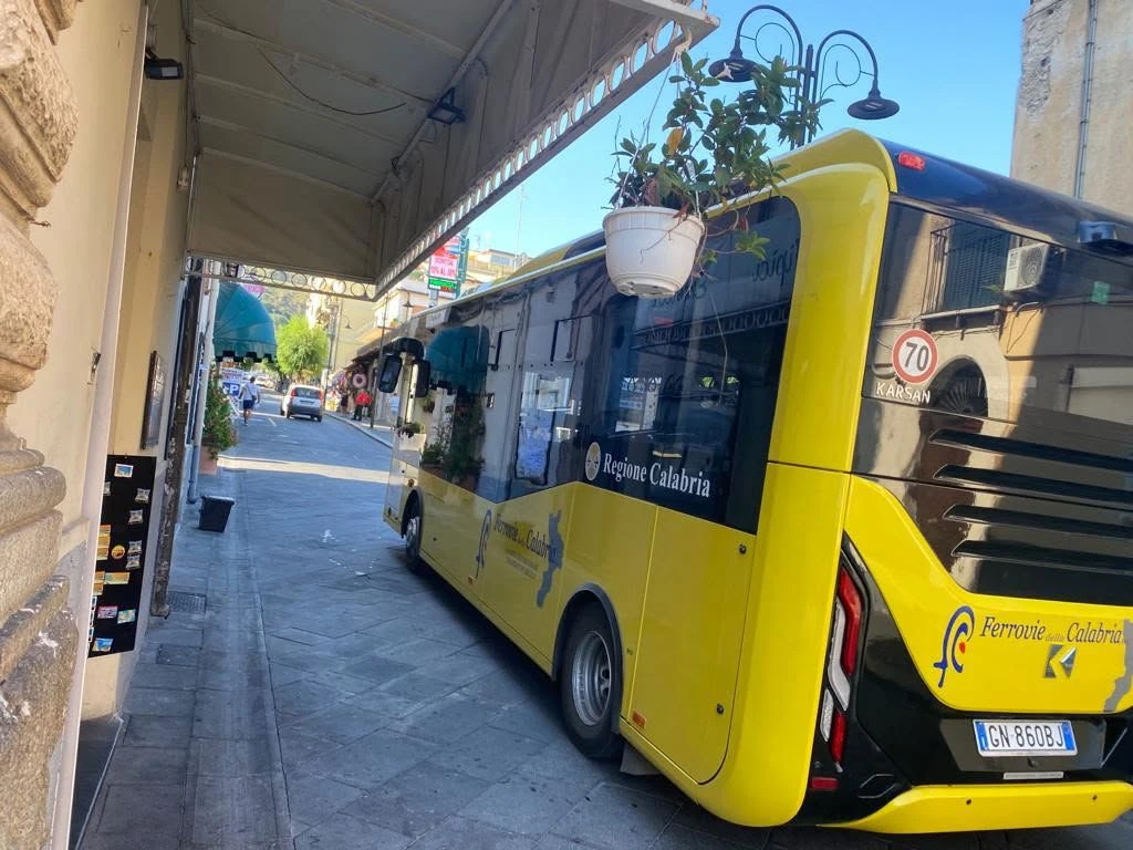Mobilità sostenibile, da lunedì 13 luglio Tropea attiva il servizio navetta su bus elettrico 