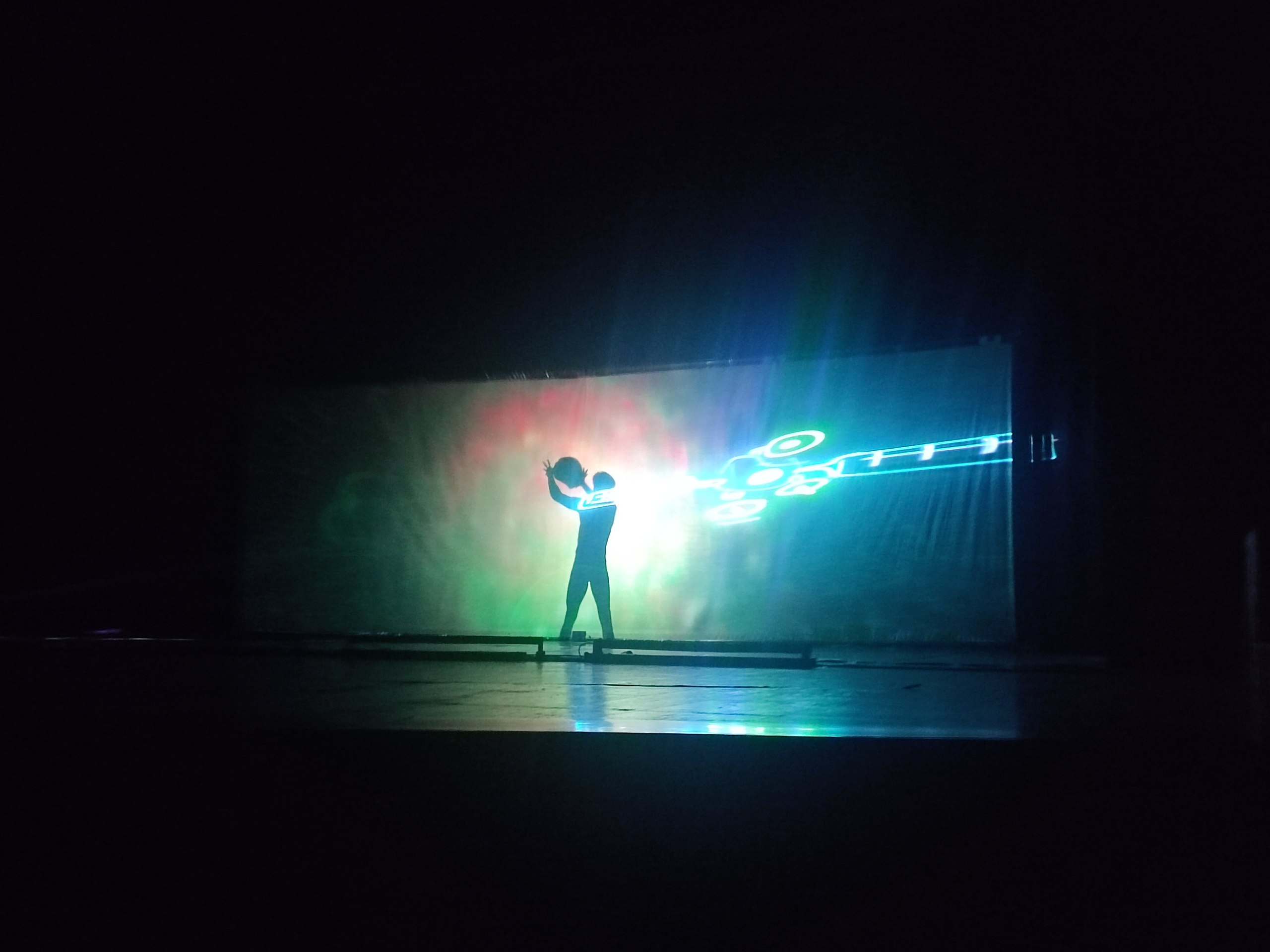 Catanzaro, "Cosmos" tra spettacolo danzante e atmosfere coinvolgenti al Festival d'Autunno