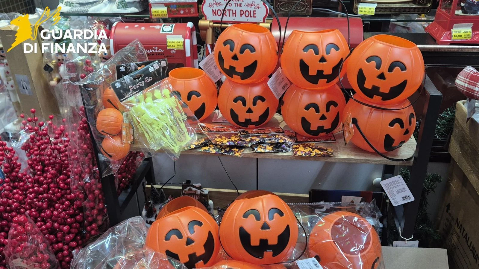 Maxi sequestro nel Catanzarese, 30mila prodotti irregolari per Halloween: multe per 100mila euro