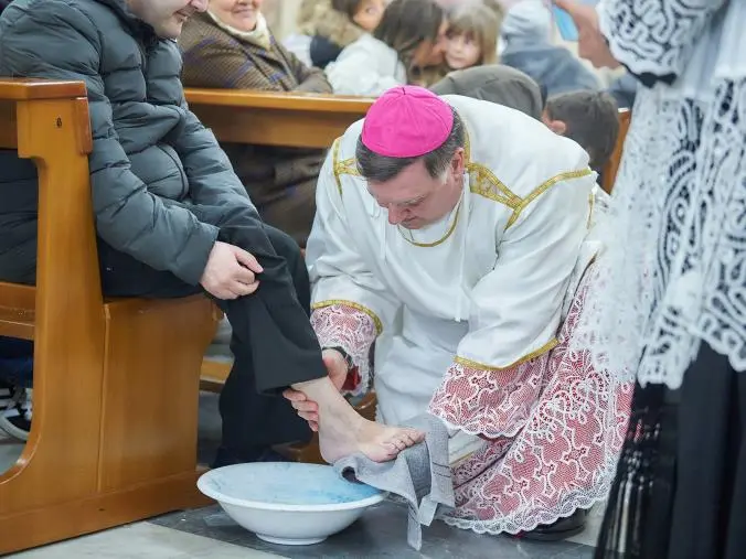 images Messa in Coena Domini con Mons. Maniago nella Basilica “Maria SS. Immacolata”: una celebrazione di amore e servizio