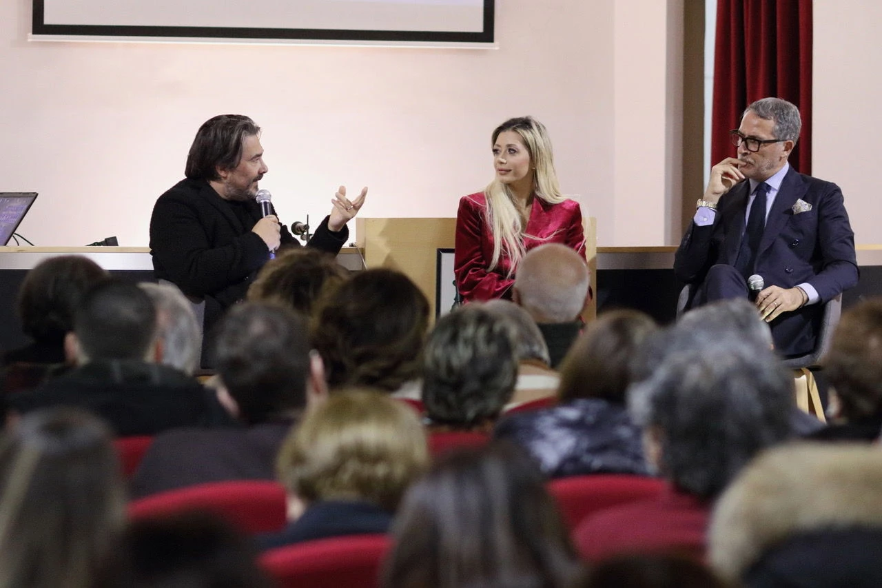 Lamezia, presentato "Il filosofo in paltò"  il nuovo libro di Raffaele Gaetano