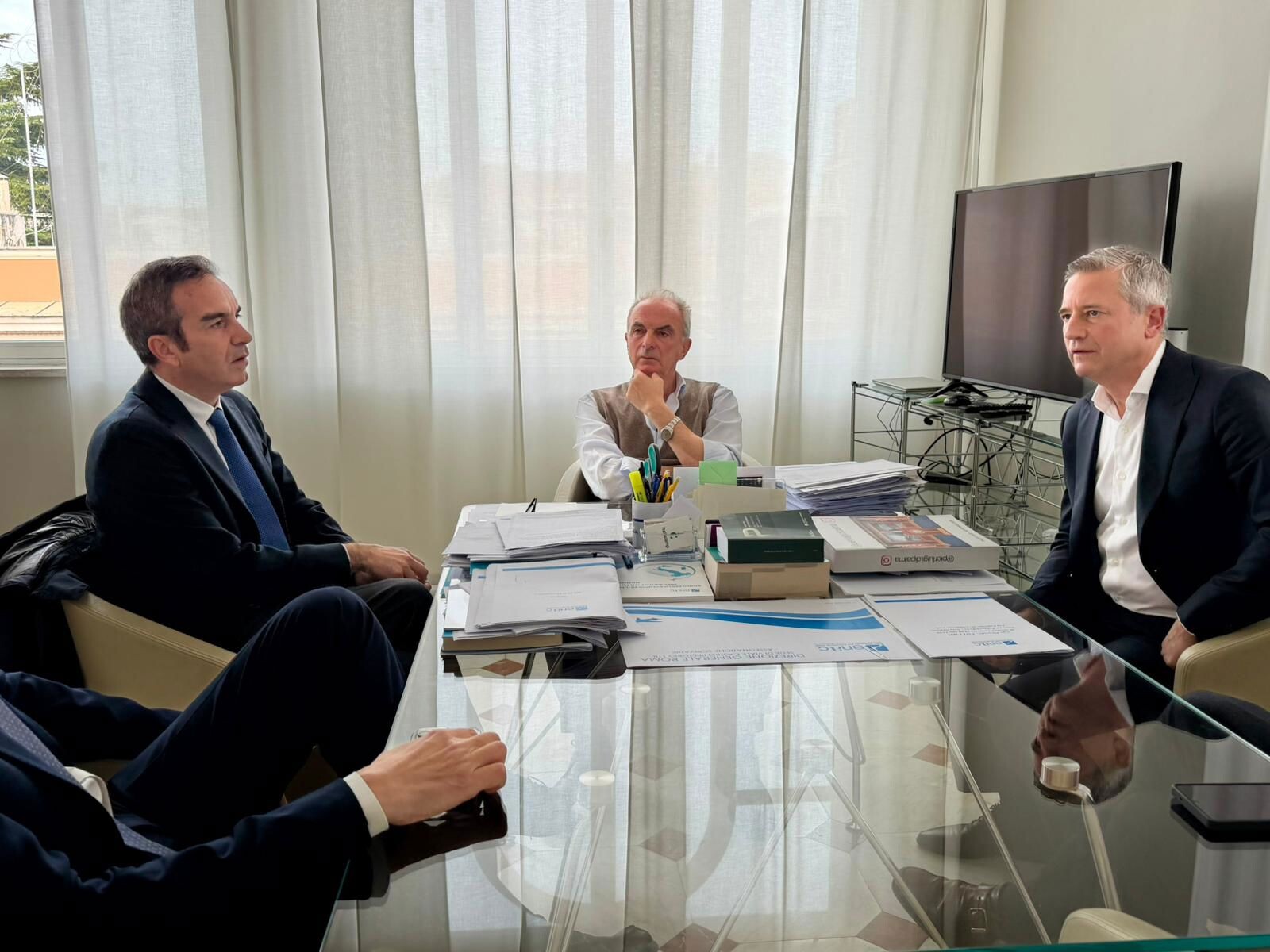 images Occhiuto incontra Ita: possibile nuova scuola piloti a Crotone