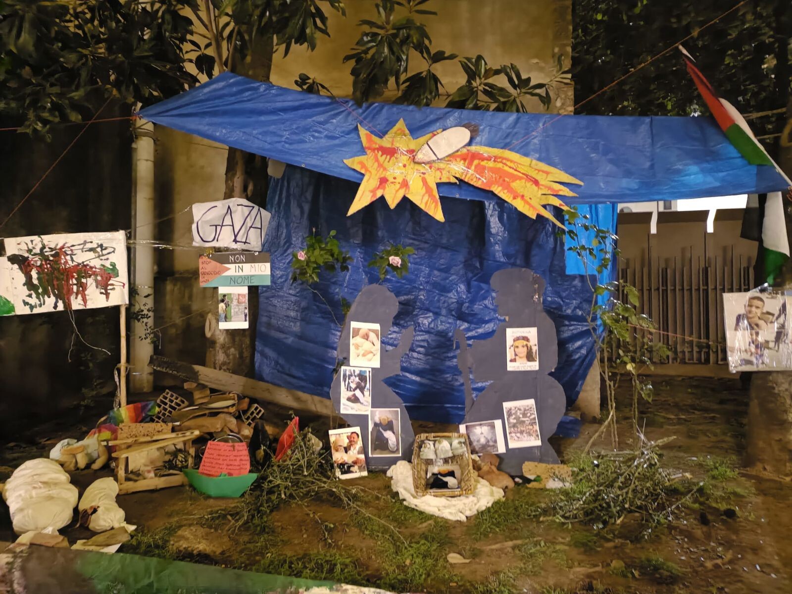 images A Catanzaro allestito il "Presepe morente per Gaza" 