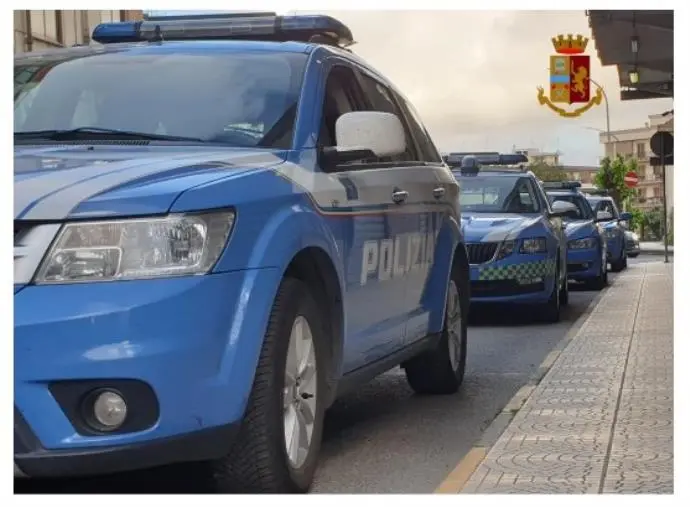 Sull'A2 alla guida di un Tir in stato di ebbrezza: denunciato e patente ritirata  images Sull'A2 alla guida di un Tir in stato di ebbrezza: denunciato e patente ritirata