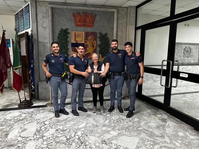 images Reggio Calabria, furto con strappo ad una donna anziana: arrestato un 19enne