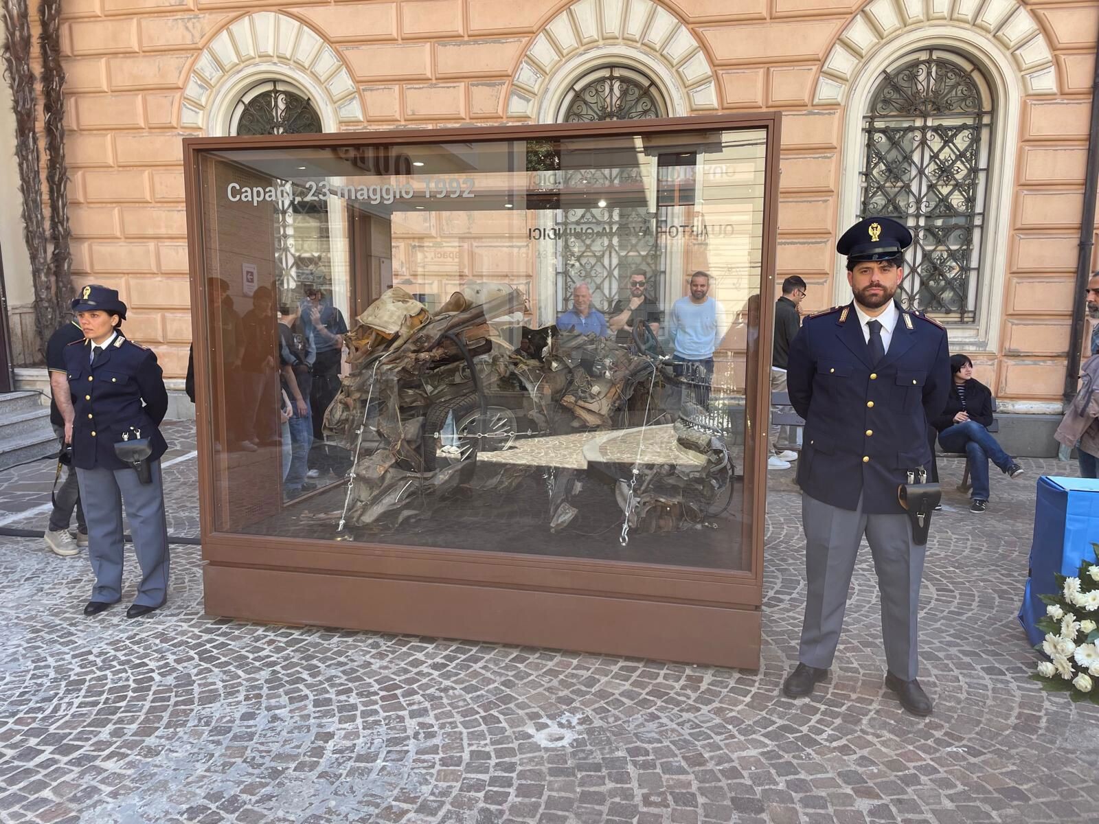 Tra memoria e legalità, a Catanzaro i resti dell'auto della scorta al giudice Falcone images Tra memoria e legalità, a Catanzaro i resti dell'auto della scorta al giudice Falcone