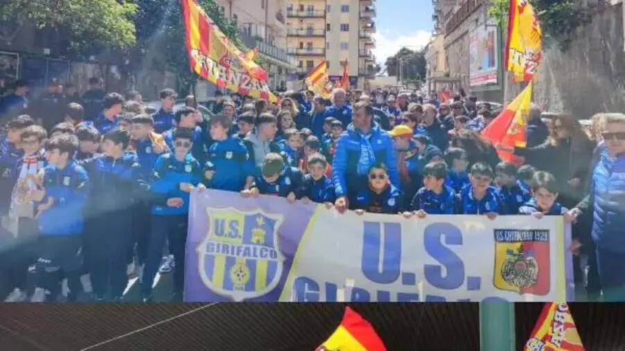 images I giovani dell’US Girifalco a sostegno delle Aquile